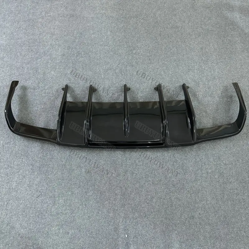 Difusor trasero con acabado de fibra de carbono para Mercedes-Benz CLS W218