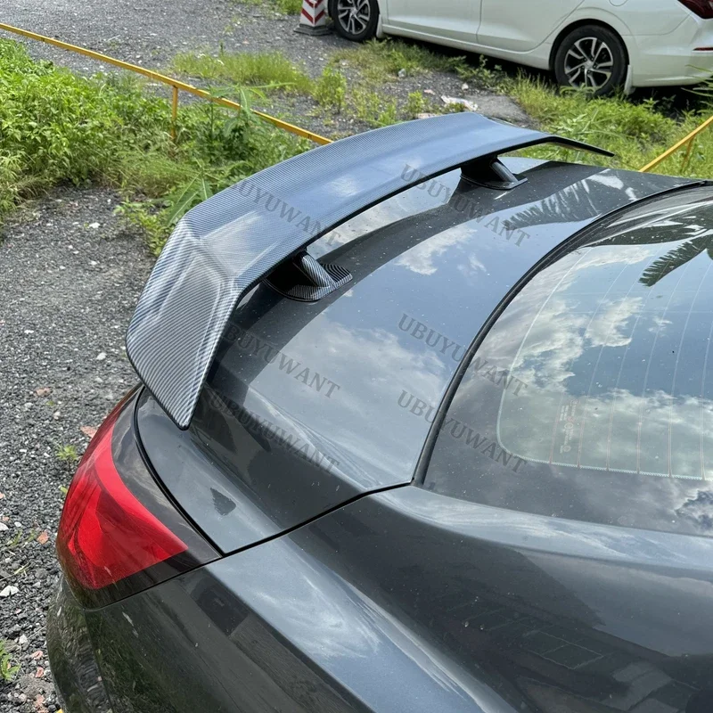 Alerón integrado en la carrocería