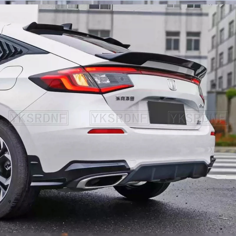 Vista del accesorio de ala trasera para Civic Hatchback