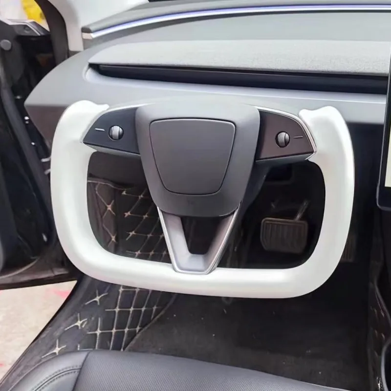 Opciones visuales de personalización para el volante Tesla