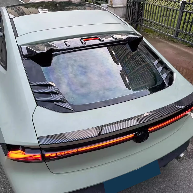 Alérón lateral en pintura de carbono