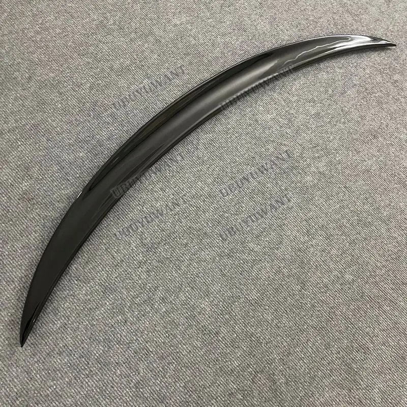 Vista frontal del alerón de carbono para Maserati Ghibli