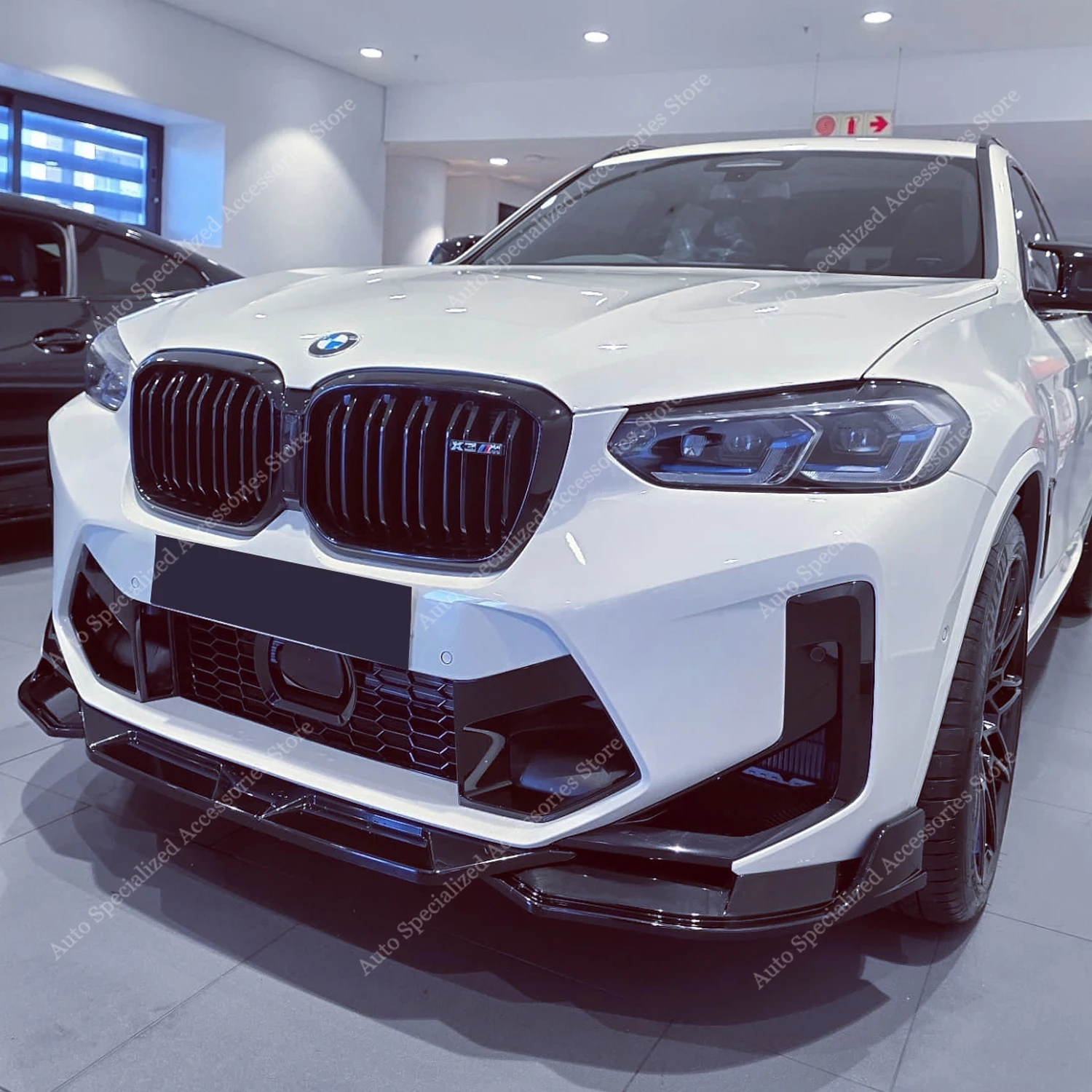 Vista frontal del kit de carrocería para BMW X3M y X4M