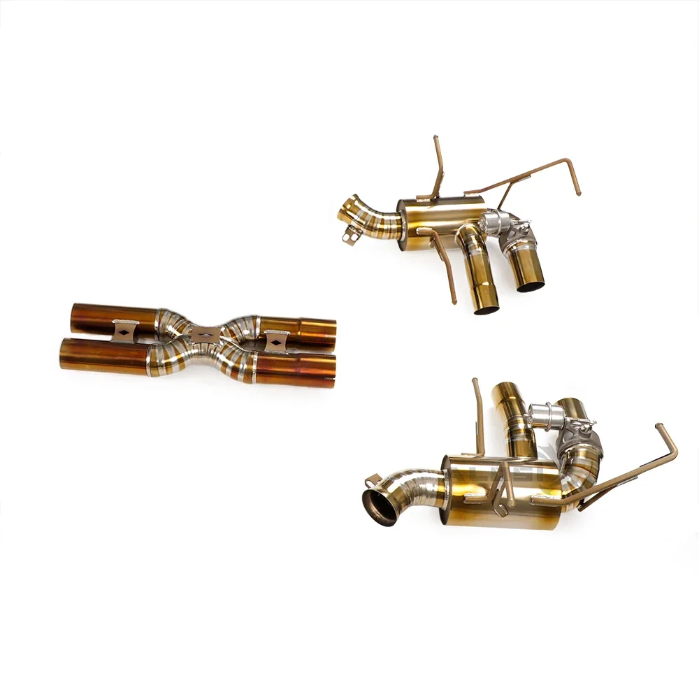 Vista detallada del escape trasero de gato