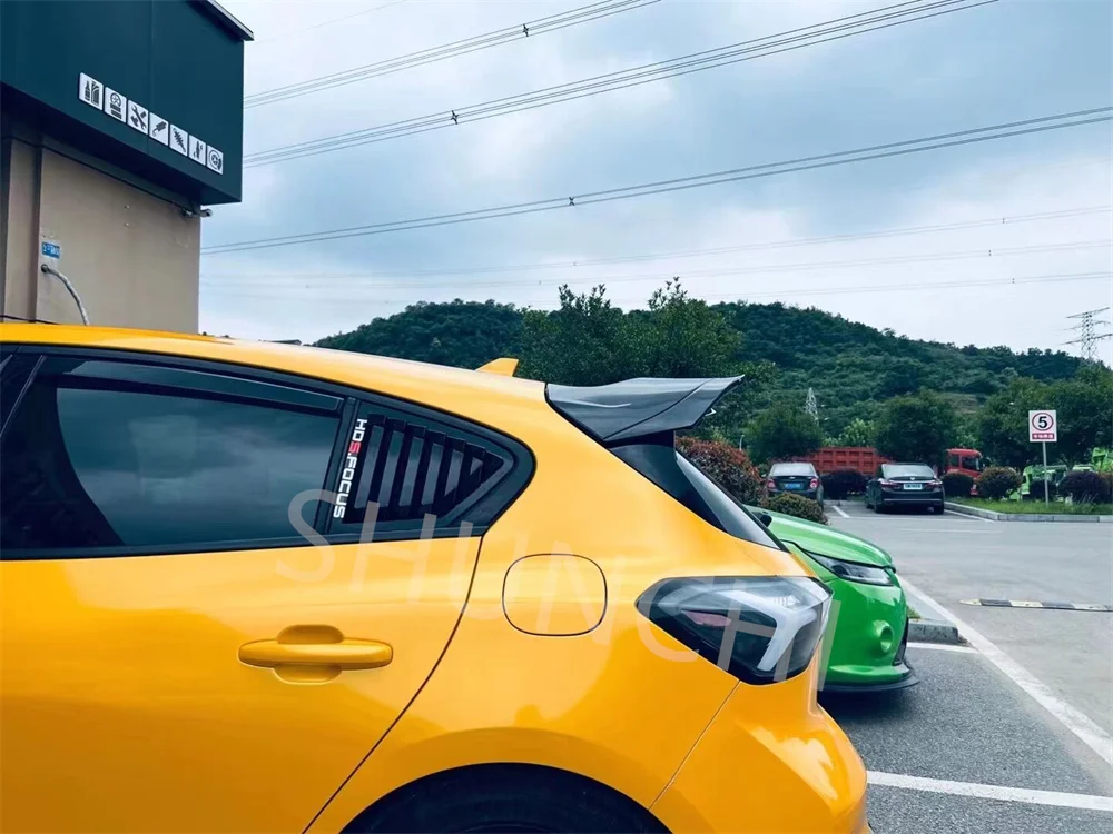 Alerón trasero instalado en Ford Focus Mk4 Wagon