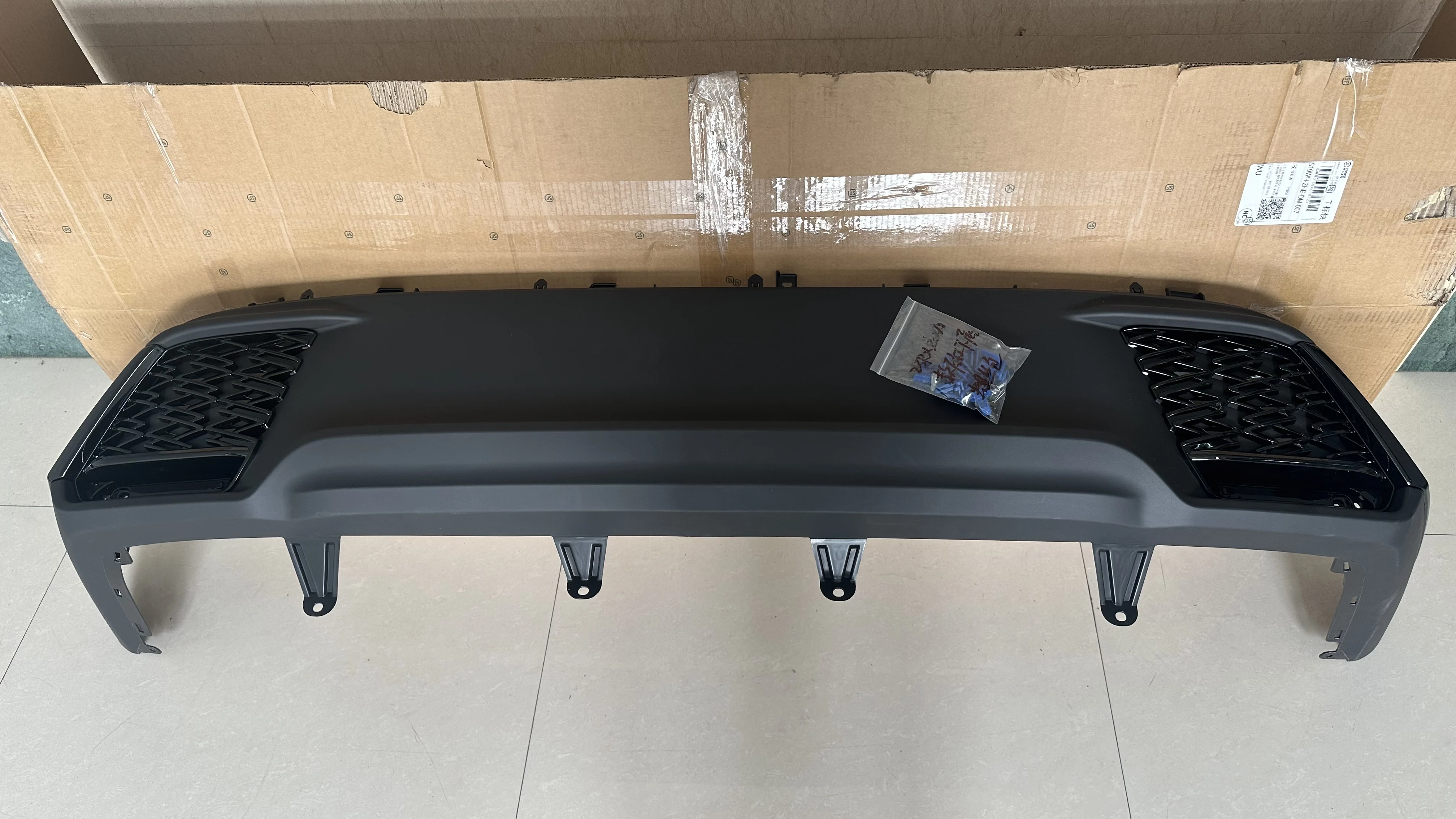 Labio parachoques trasero carbono deportivo Lexus RX 2023-2025 - imagen 3