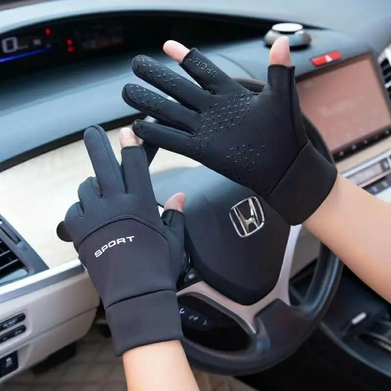 Detalle de los guantes para exterior