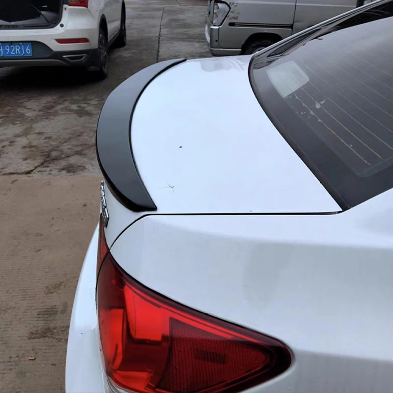 Alerón de tapa del maletero Chevrolet Cruze carbono negro