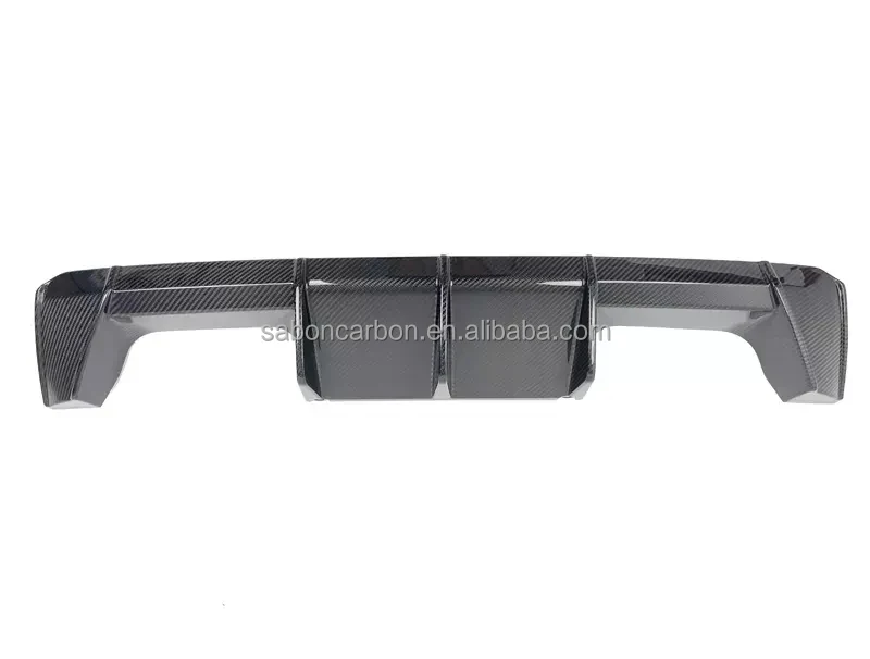 Detalle del difusor trasero de carbono estilo OEM
