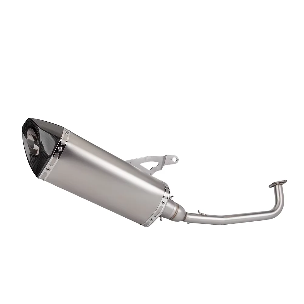 Diferentes ángulos del escape completo instalado en la motocicleta