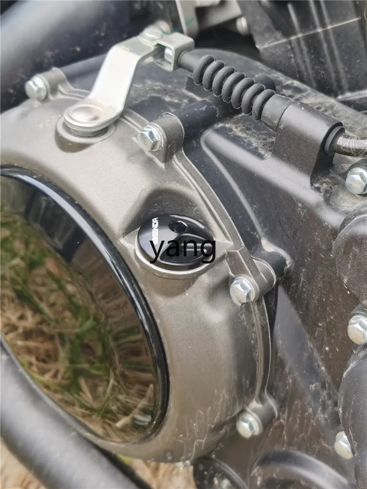 Tornillos montados en cubierta de aceite de motocicleta