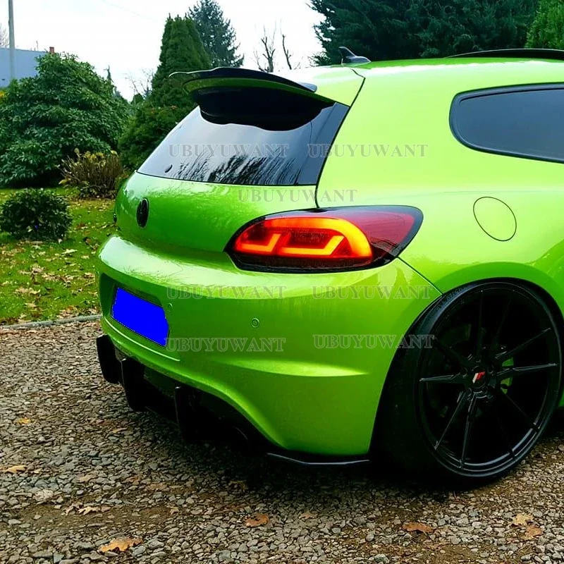 Embellecedor instalado en Scirocco de color oscuro