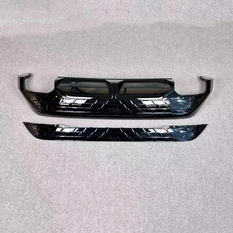 Labio trasero Audi A3 2025 con efecto carbono y escape cuádruple