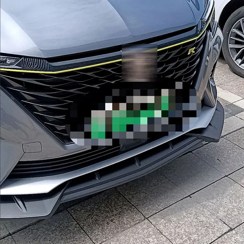 Alerón y faldones delanteros vistos desde otro ángulo