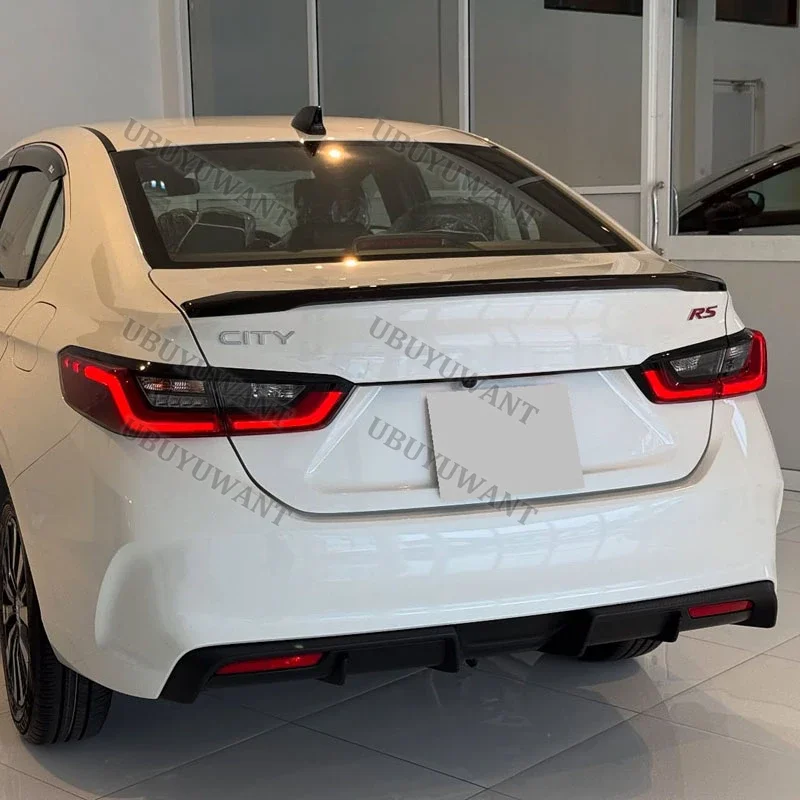 Alerón trasero para Honda City RS visto desde atrás