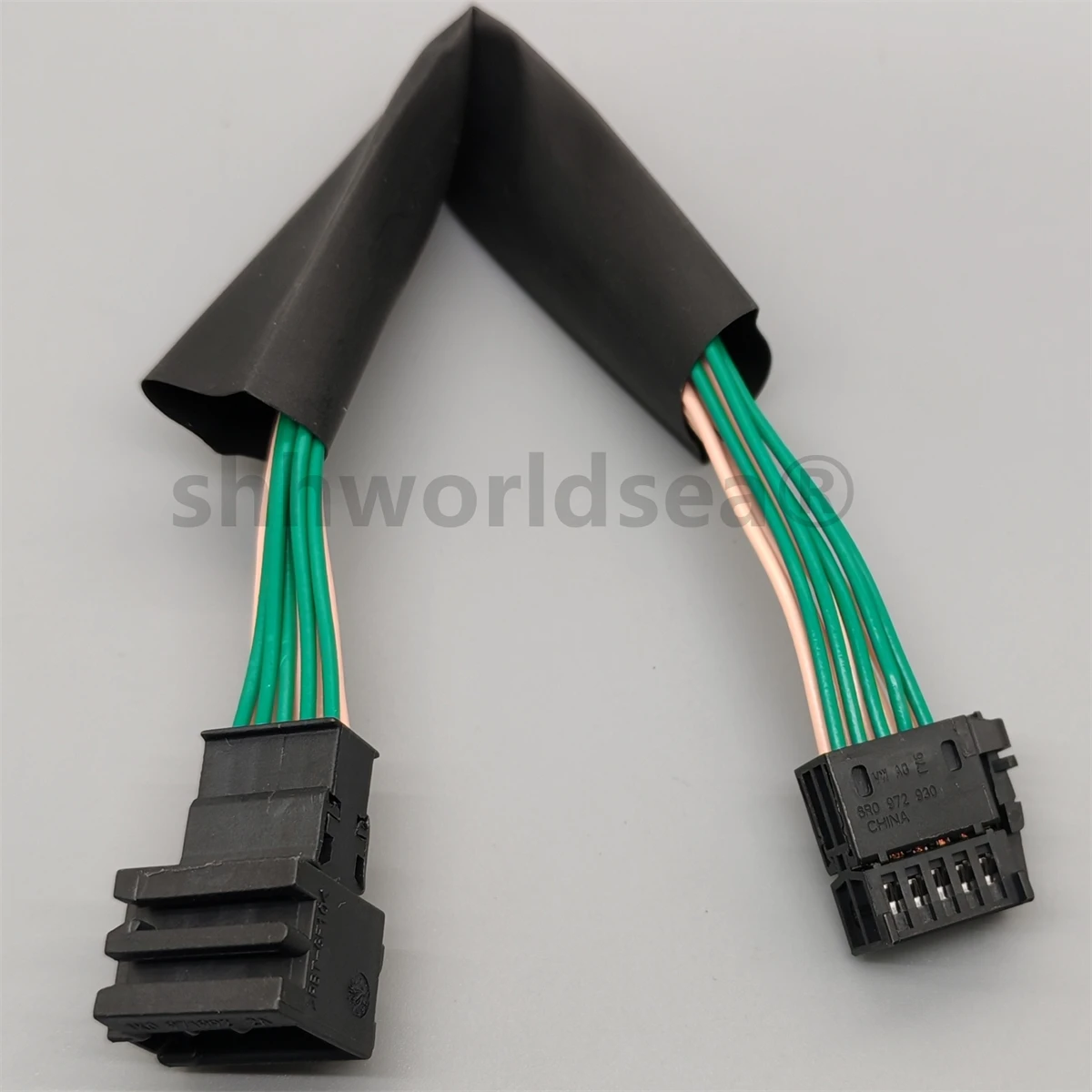 Vista del conector y cableado bajo el asiento