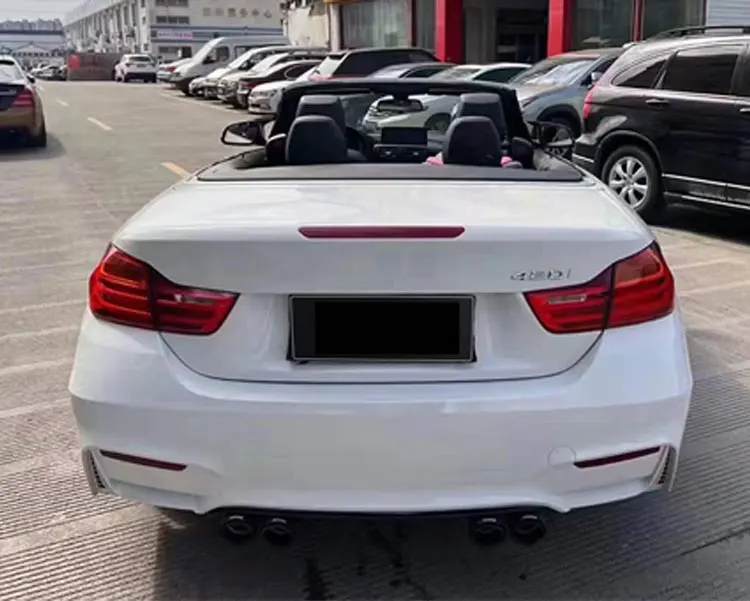 Detalle de la textura de la superficie del paragolpes estilo M4