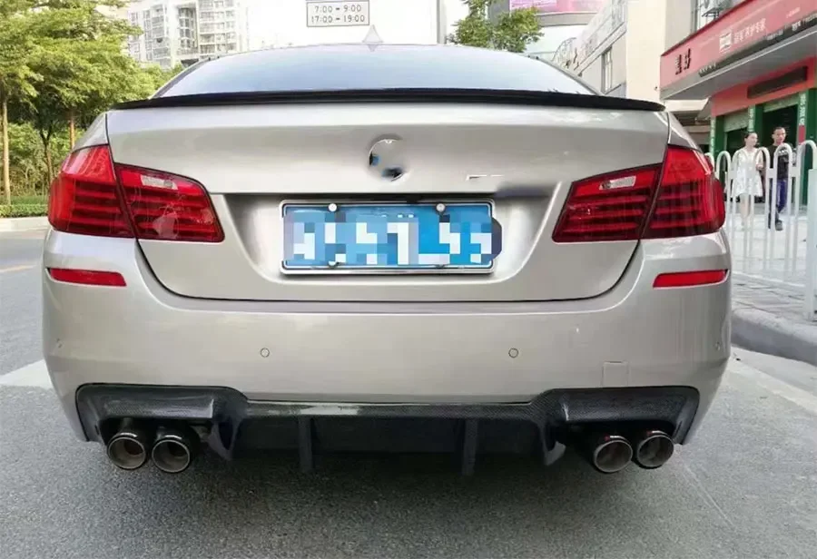 Labio trasero carbono BMW - ángulo inferior del kit