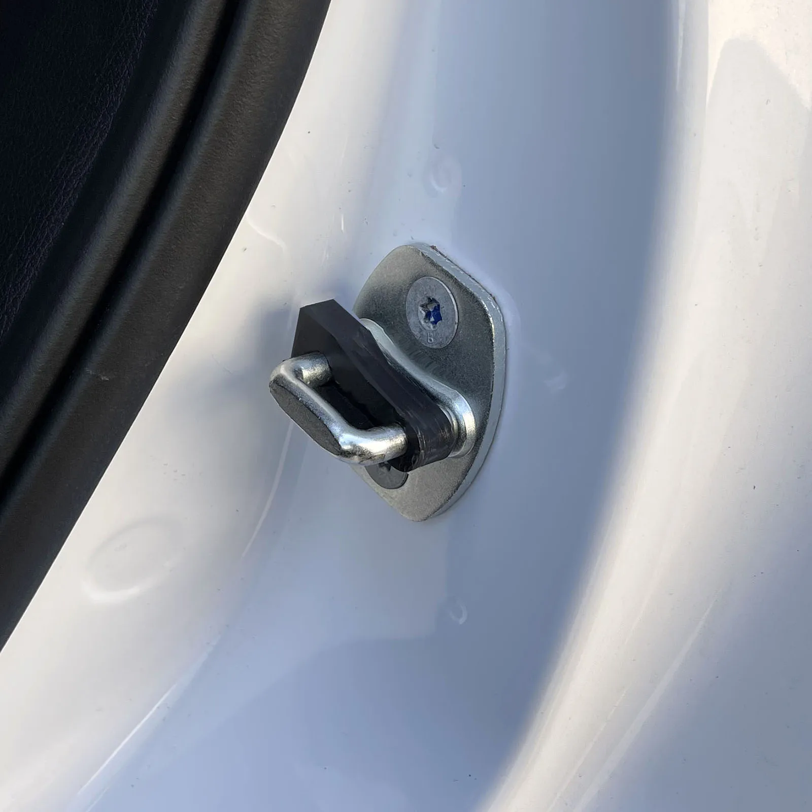 Cerradura de puerta Hyundai Verna, i20, i30 con insonorización - imagen 3