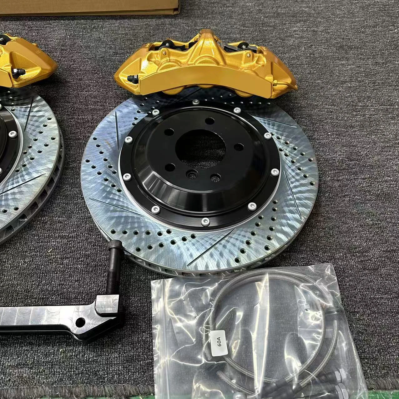 Sistema de frenos automático mejorado, pinza de freno delantera de 6 ollas, disco de frenos grandes traseros de 4 pistones, Kit dorado para ford Focus rs bmw M4 E90 335i - imagen 5
