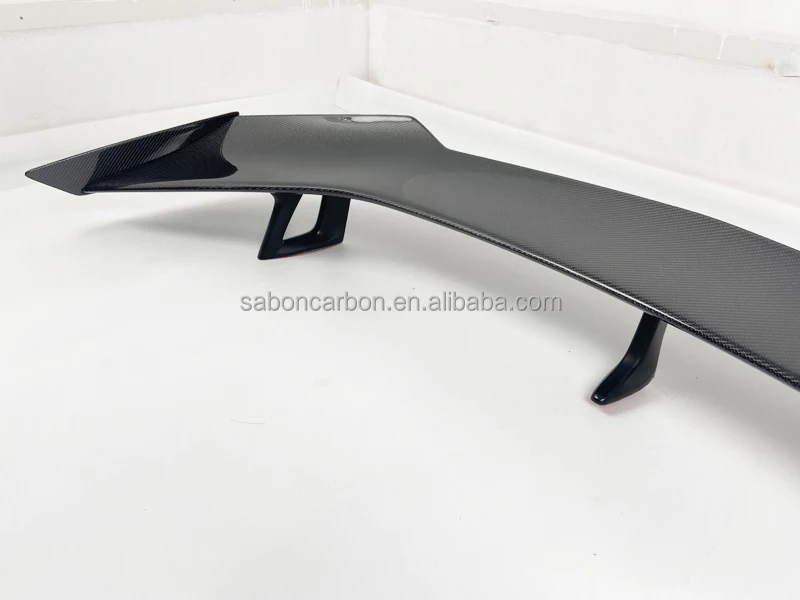 Detalle del tejido de fibra de carbono del alerón trasero