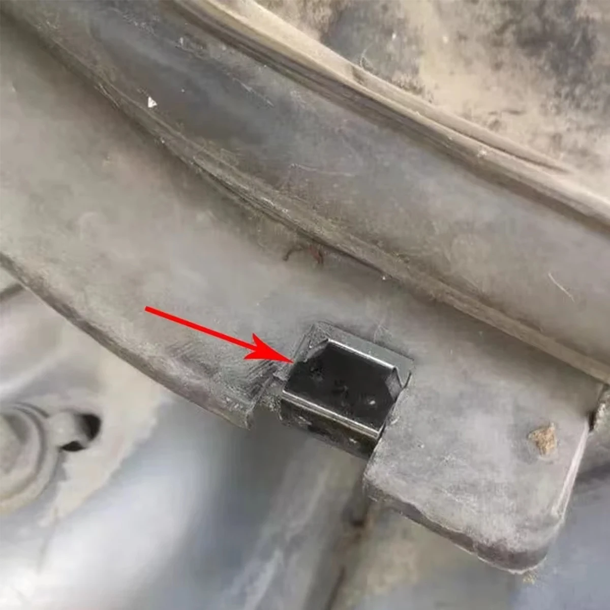 Clips de fijación metálicos para capó y rejilla – Ford Focus Mk2/C-MAX - imagen 5