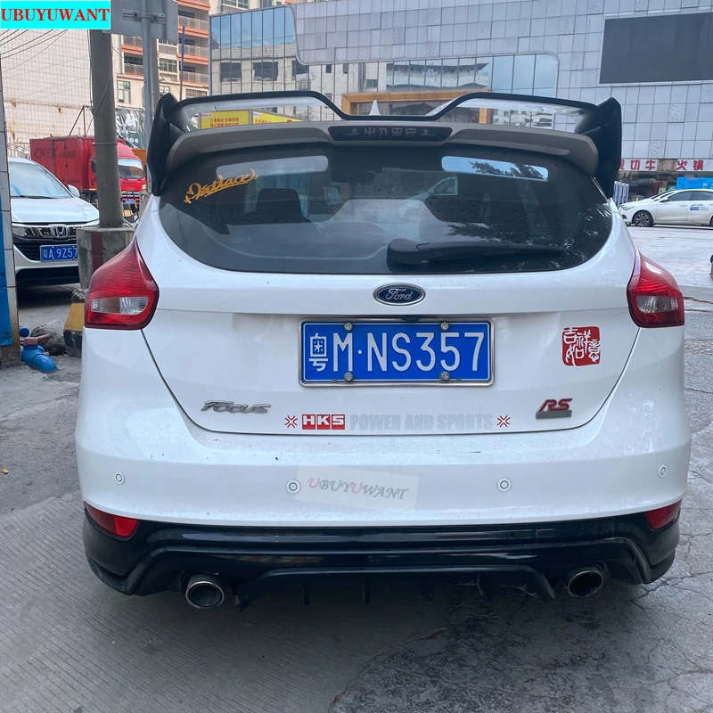 Vista lateral del spoiler ABS para Ford Focus RS