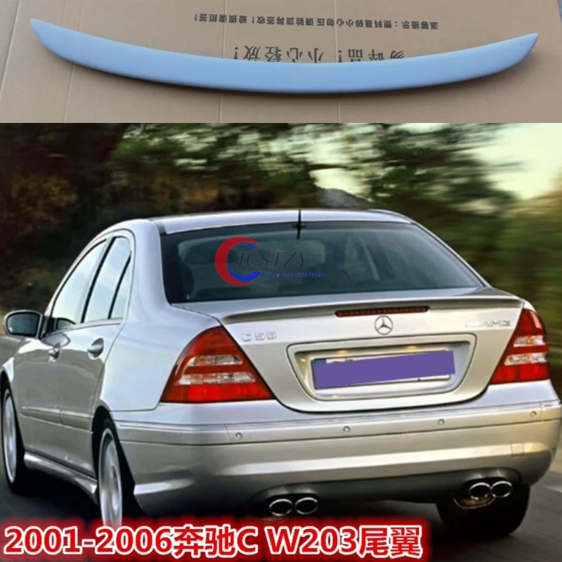 Vista frontal del alerón instalado en un Mercedes‑Benz W203