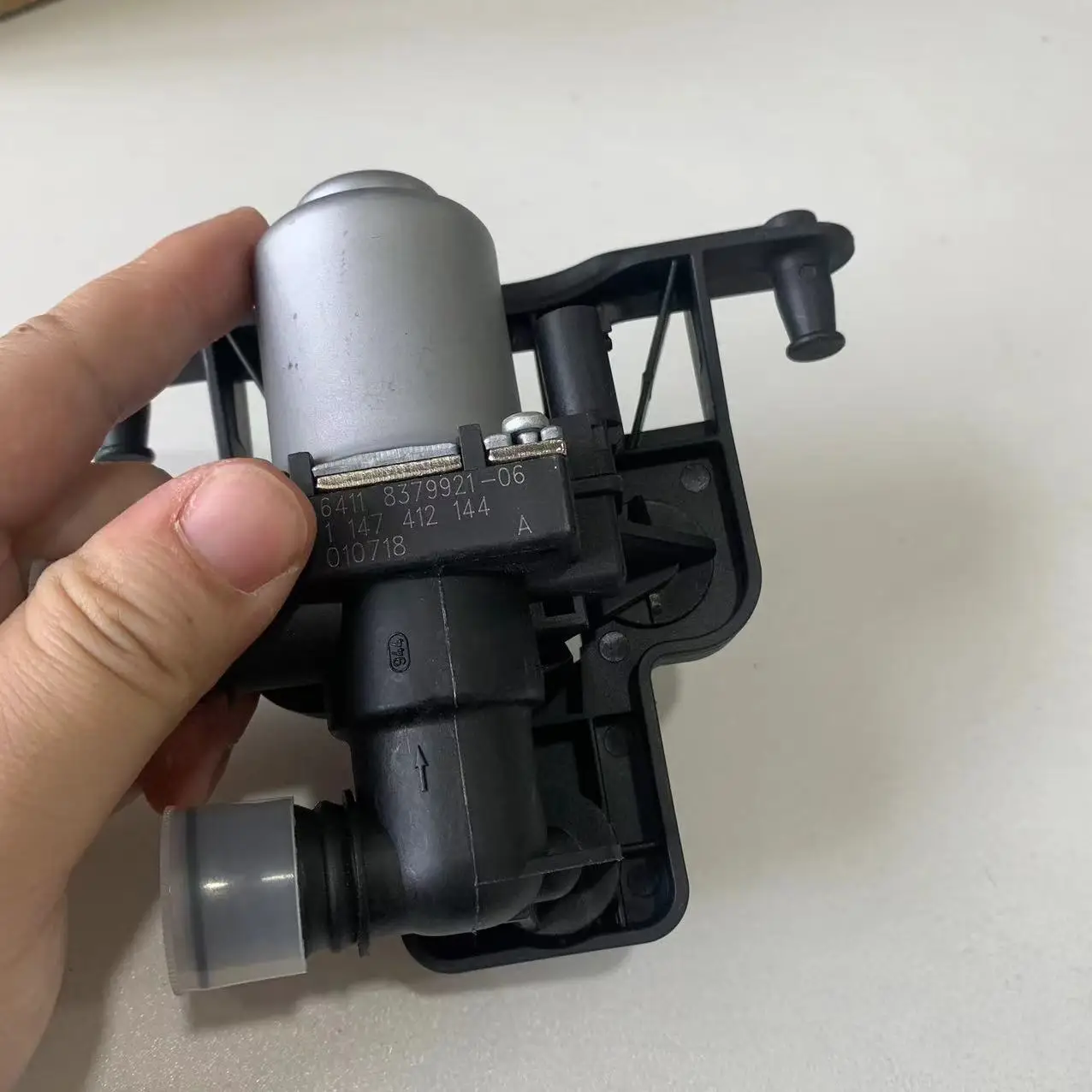 Solenoide válvula control calentador BMW 550i 2006-2009 - imagen 2