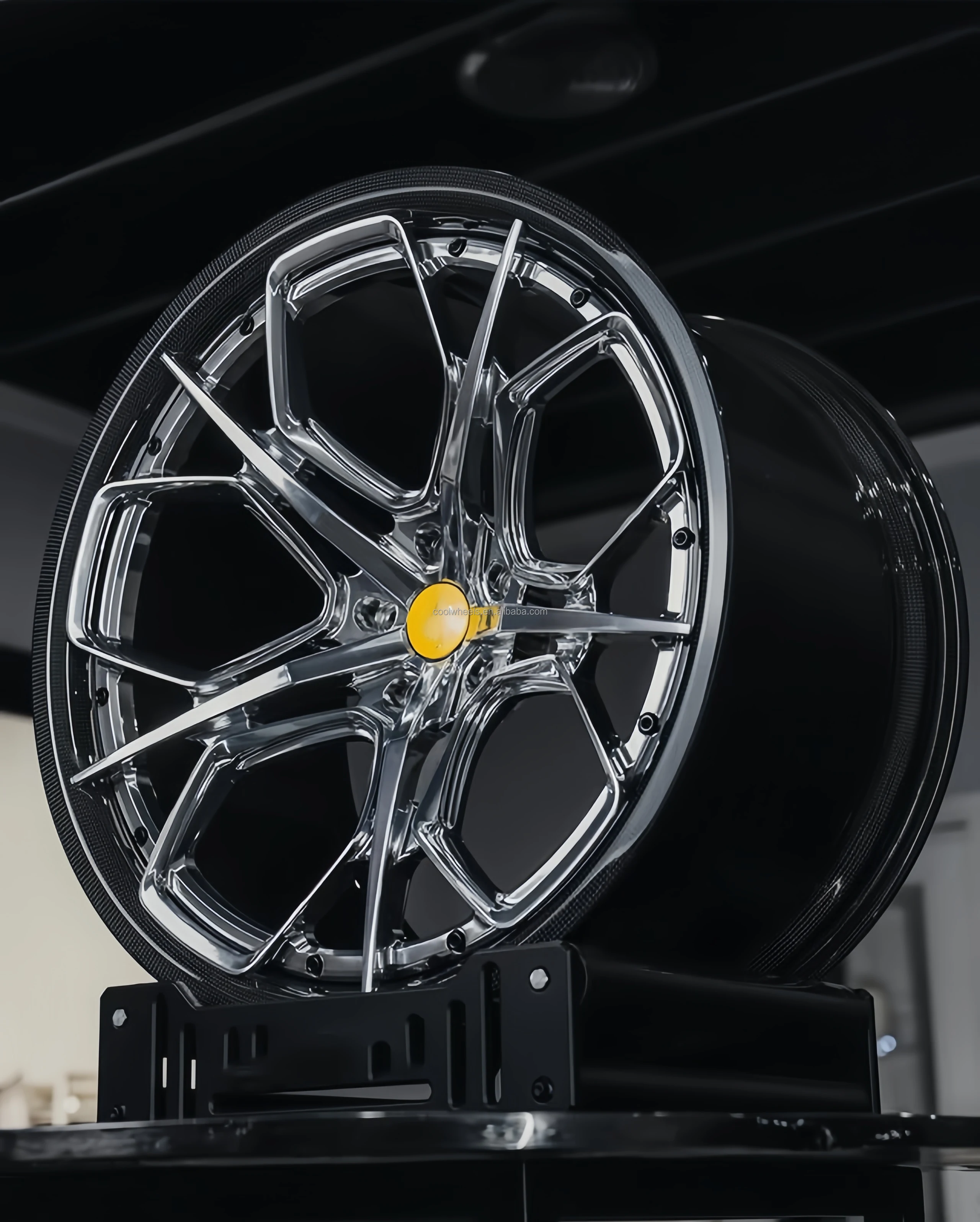 Llanta forjada de fibra de carbono para Ferrari