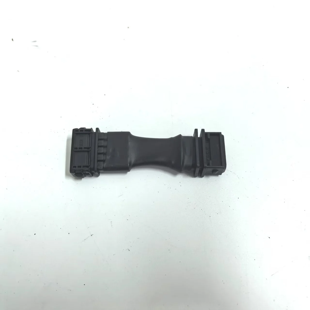 Detalle del conector y cableado del arnés de conversión