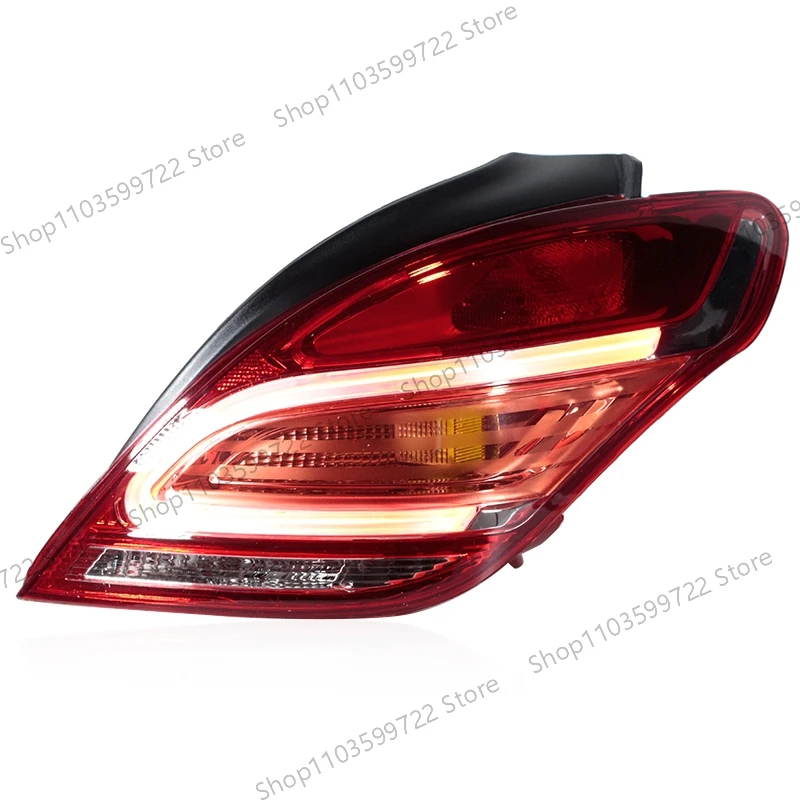 Montaje de la luz trasera en el Peugeot 308