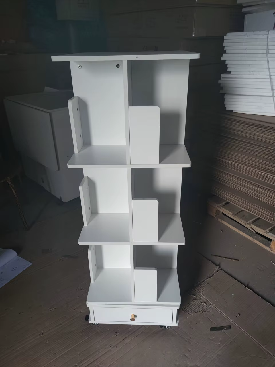 Estantería giratoria de madera 3 estantes con ruedas y cajón