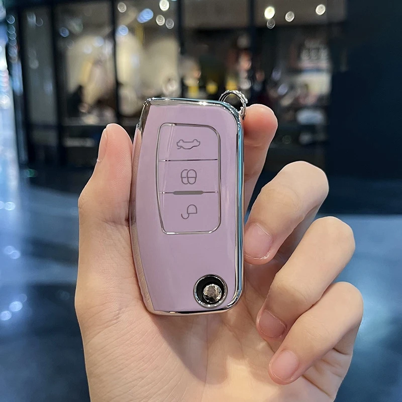 Funda colocada sobre una llave de vehículo
