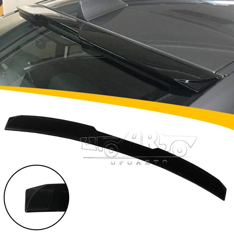 Alerón negro brillante para BMW E60 instalado en la ventana trasera
