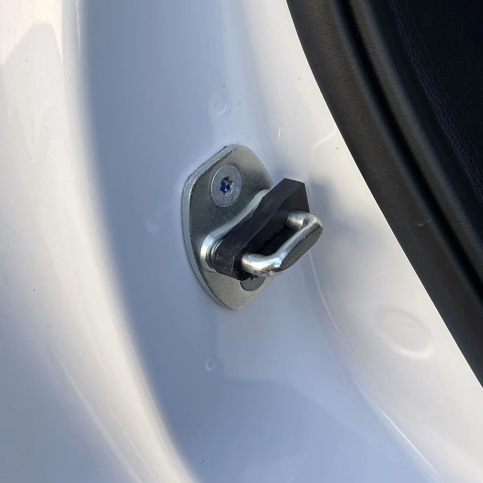 Cerradura de puerta Hyundai Verna, i20, i30 con insonorización - imagen 2