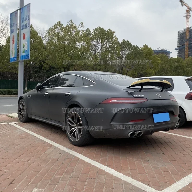 Labio del maletero alerón negro brillante