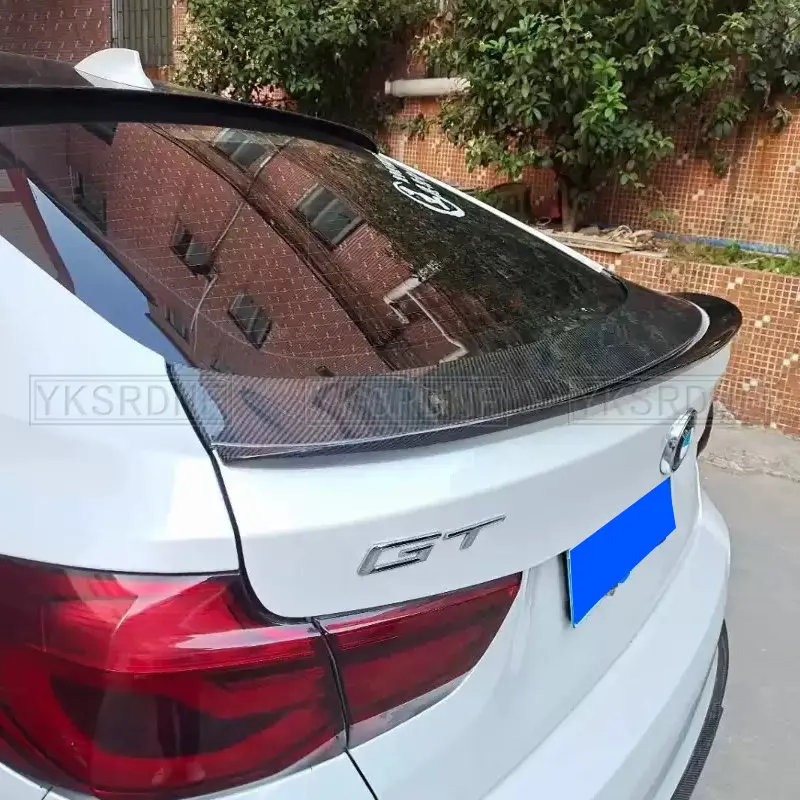 Vista frontal del alerón en fibra de carbono para BMW Serie 3 GT