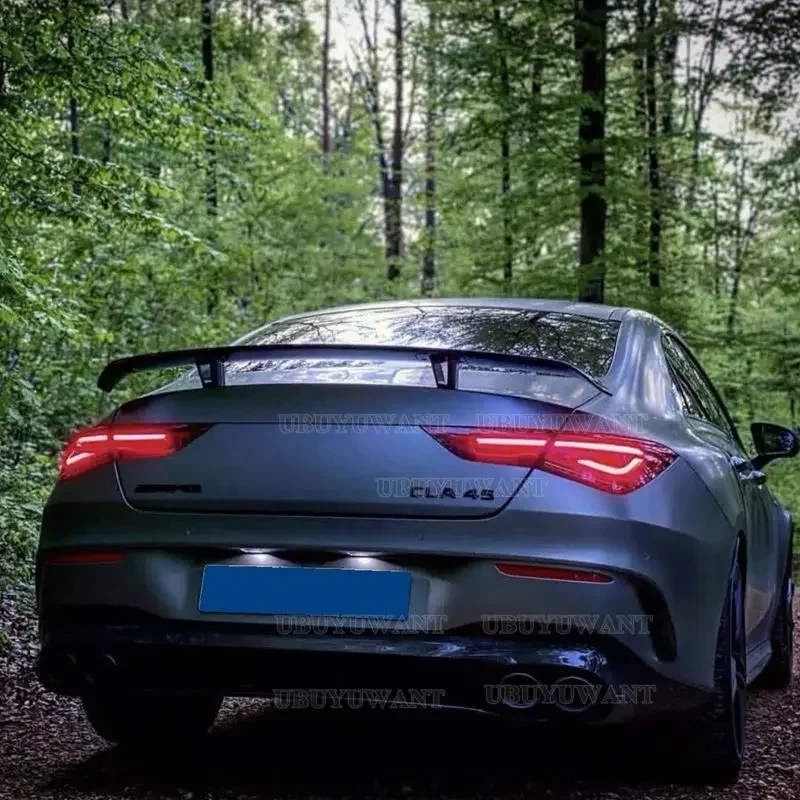 Alerón trasero UBUYUWANT instalado en Mercedes-Benz CLA C118