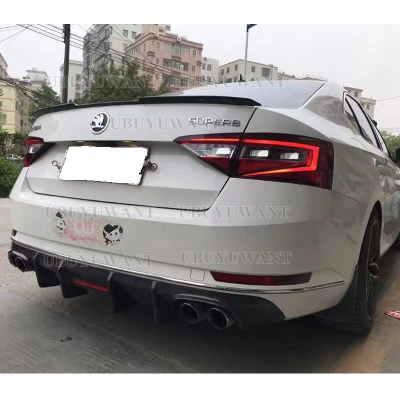 Alerón trasero Skoda Superb vista lateral