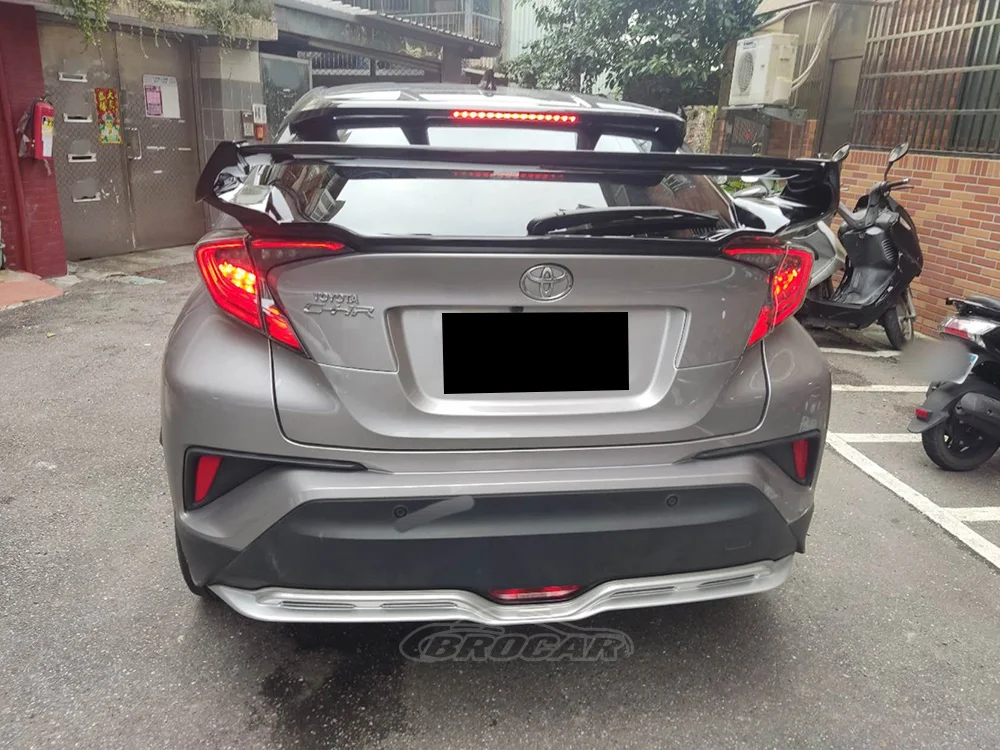 Alerón de maletero Toyota C-HR 2016-2021 negro brillante