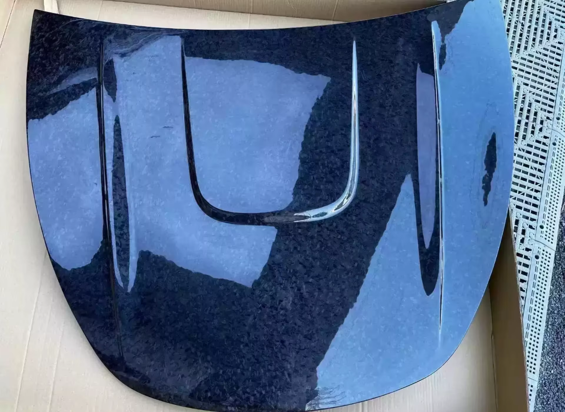 Cubierta montada en el capó