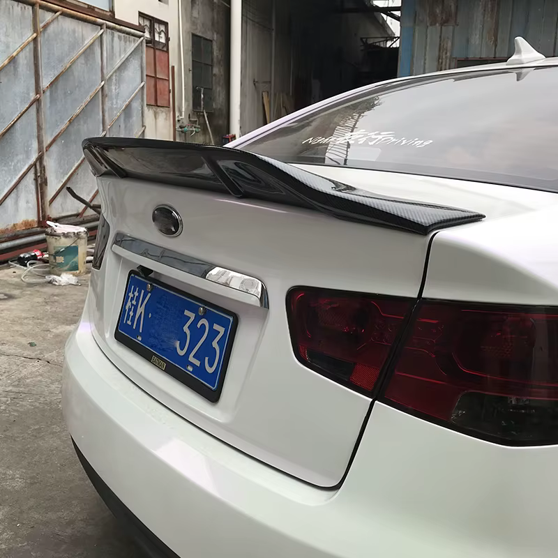 Alerón trasero de fibra de carbono para Kia Forte 2009-2016 - imagen 3