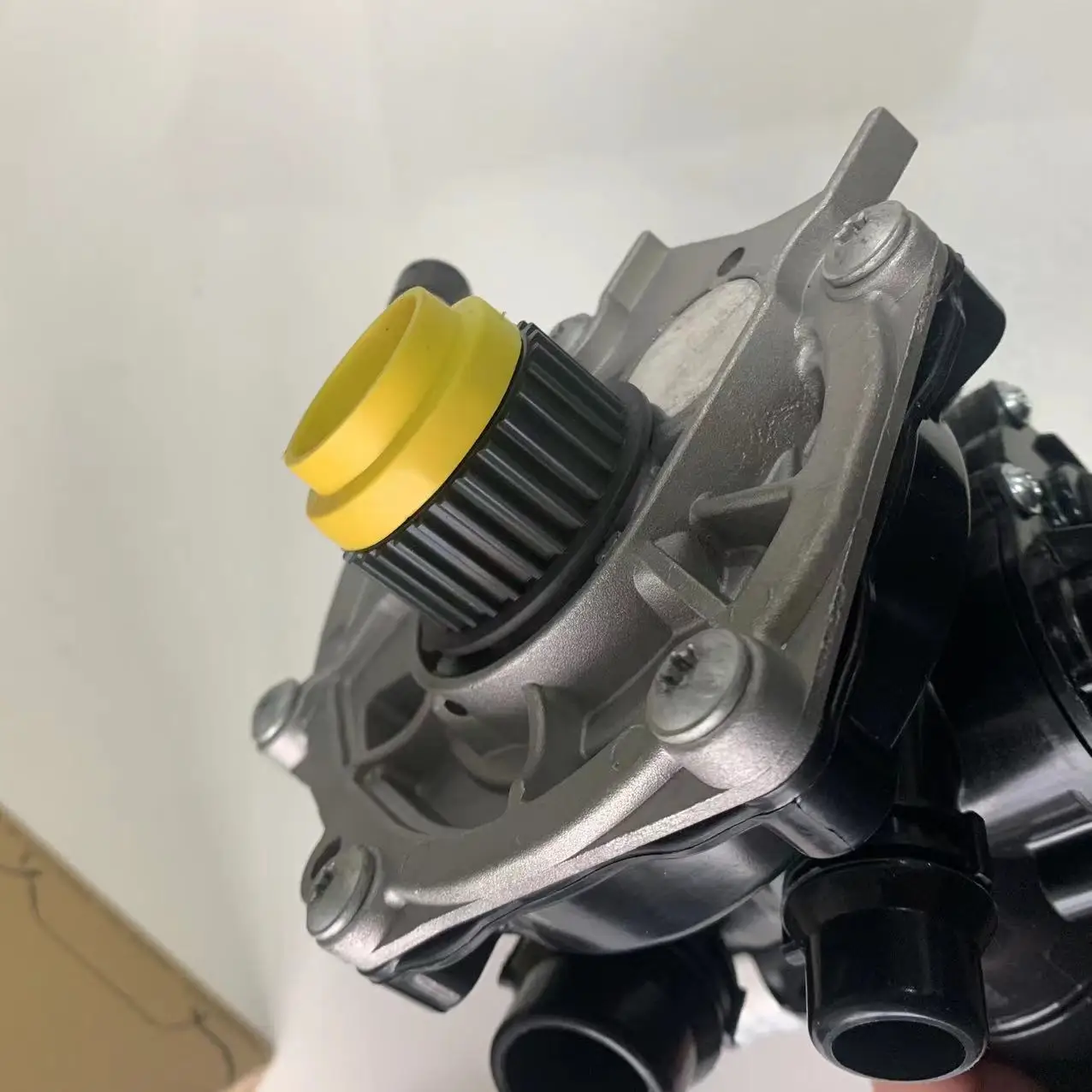 Carcasa del termostato y bomba de agua 06L121111H para Audi - imagen 2