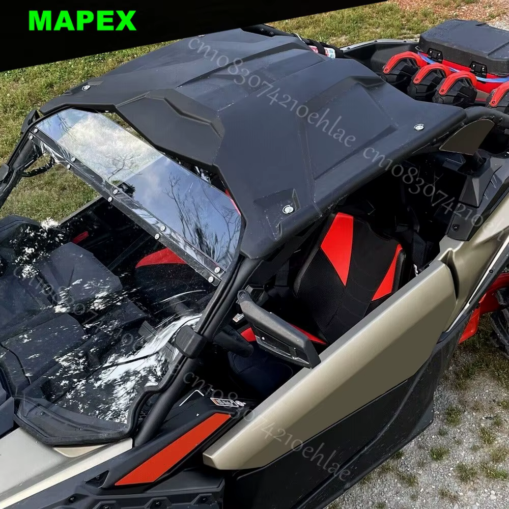 Cubierta superior negra instalada en un Can Am Maverick X3