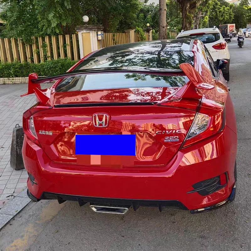 Alerón trasero instalado en Honda Civic Sedan