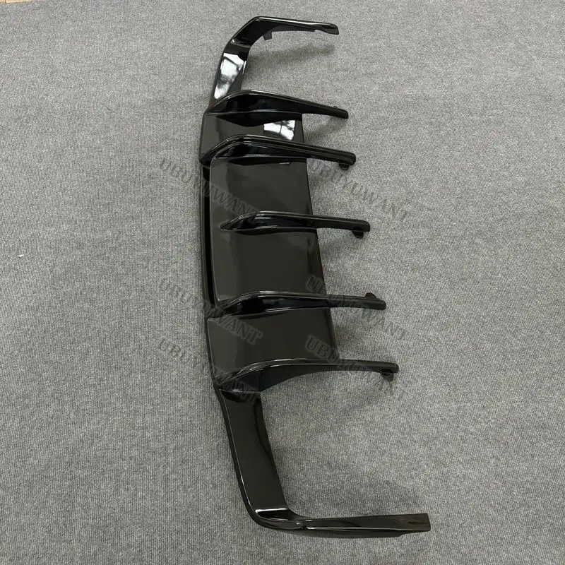 Detalle del difusor trasero para Mercedes-Benz CLS