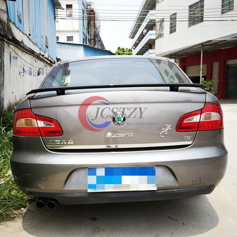 Alerón trasero ABS aspecto fibra carbono – Skoda Superb 2006-2023 sedán - imagen 3