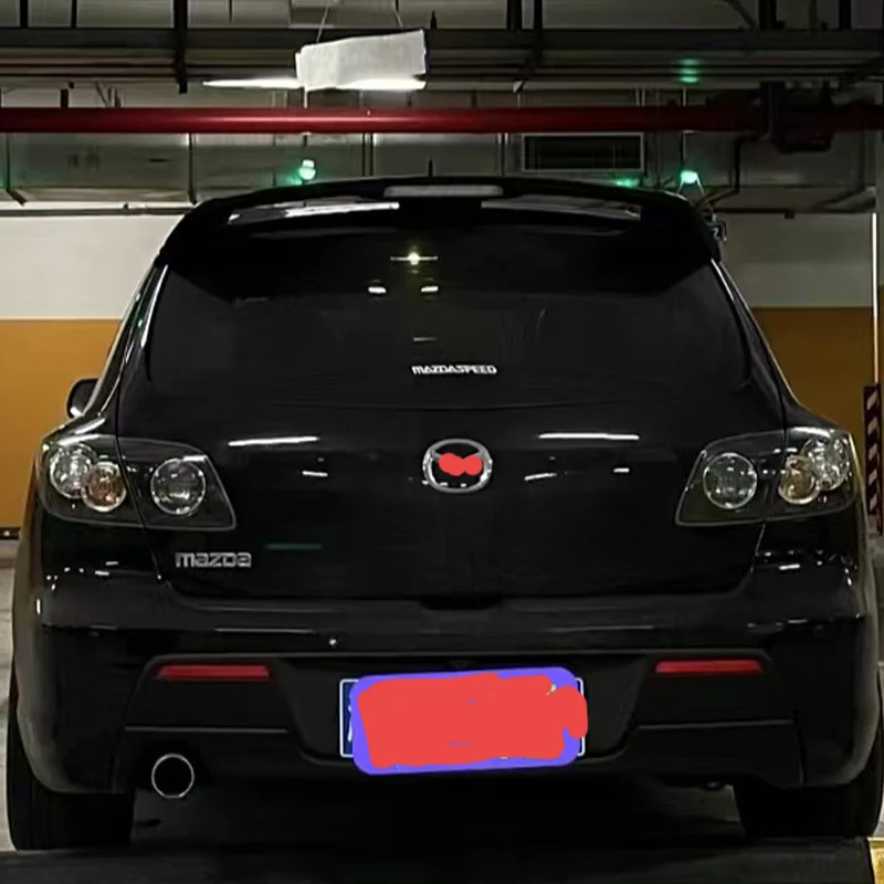 Alerón trasero Mazda 3 Hatchback con luz LED estilo carbono - imagen 5