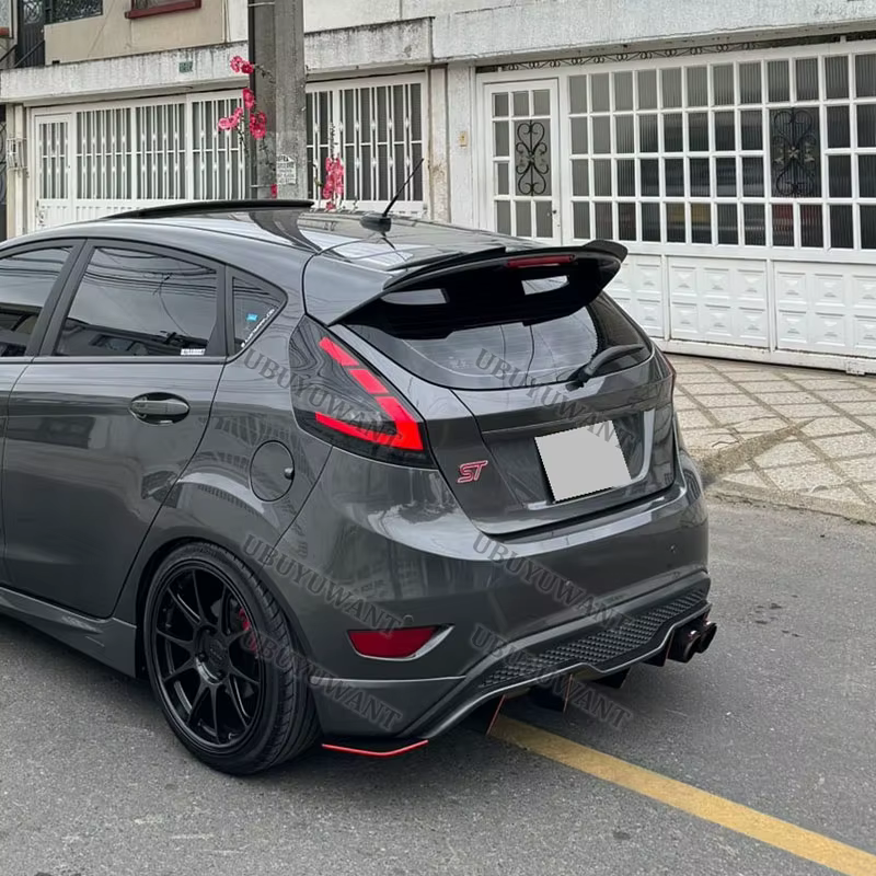 Detalle del alerón trasero ABS para Ford Fiesta